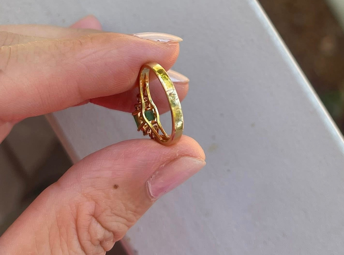 Vintage 90s 18ct yellow gold natural emerald diamond ring