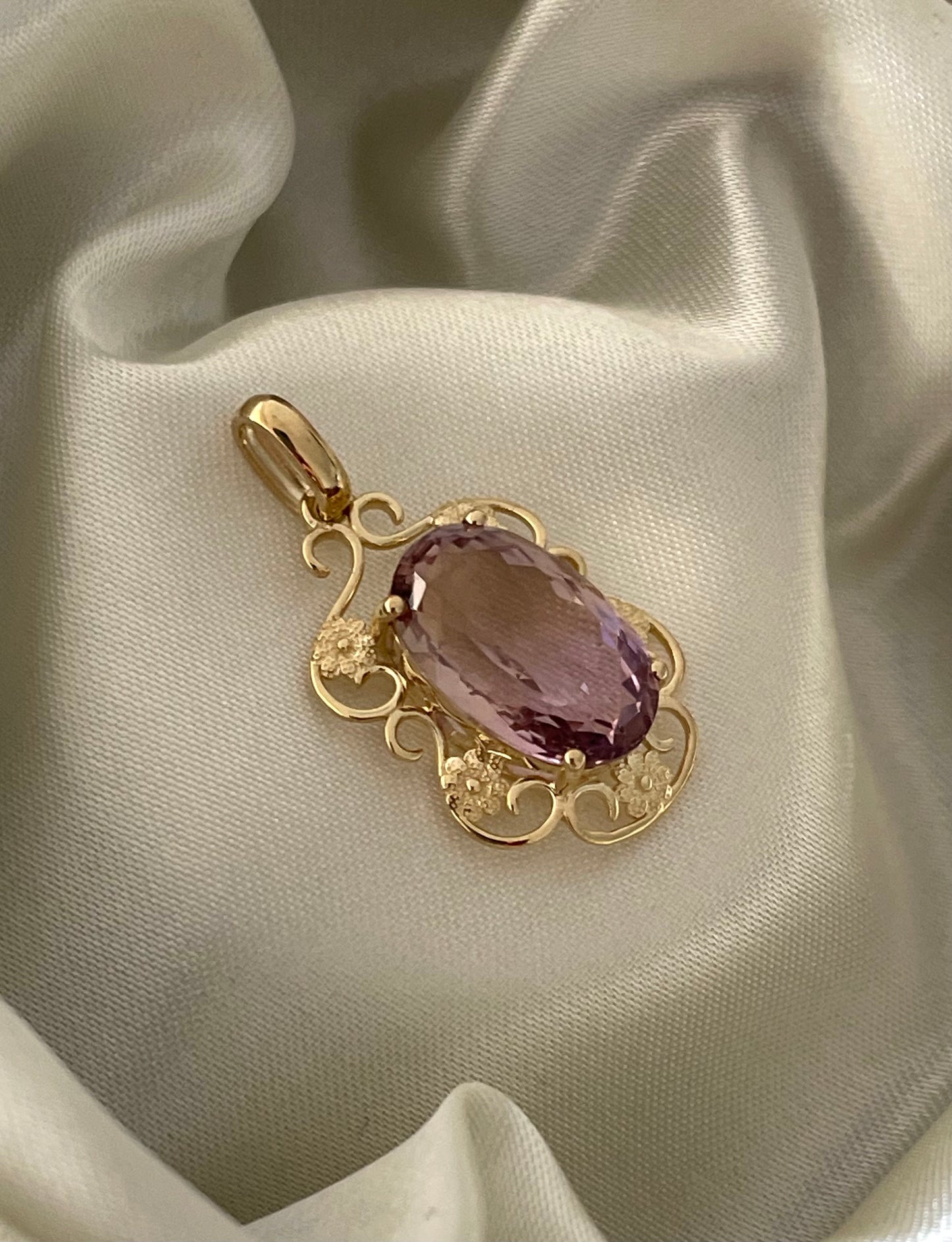 Antique style 9ct yellow gold 6.75ct natural ametrine flower pendant