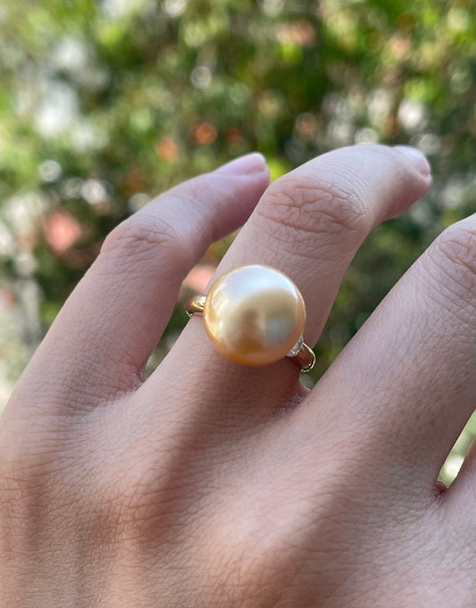 Contemporary 9ct yellow gold golden south sea pearl diamond ring