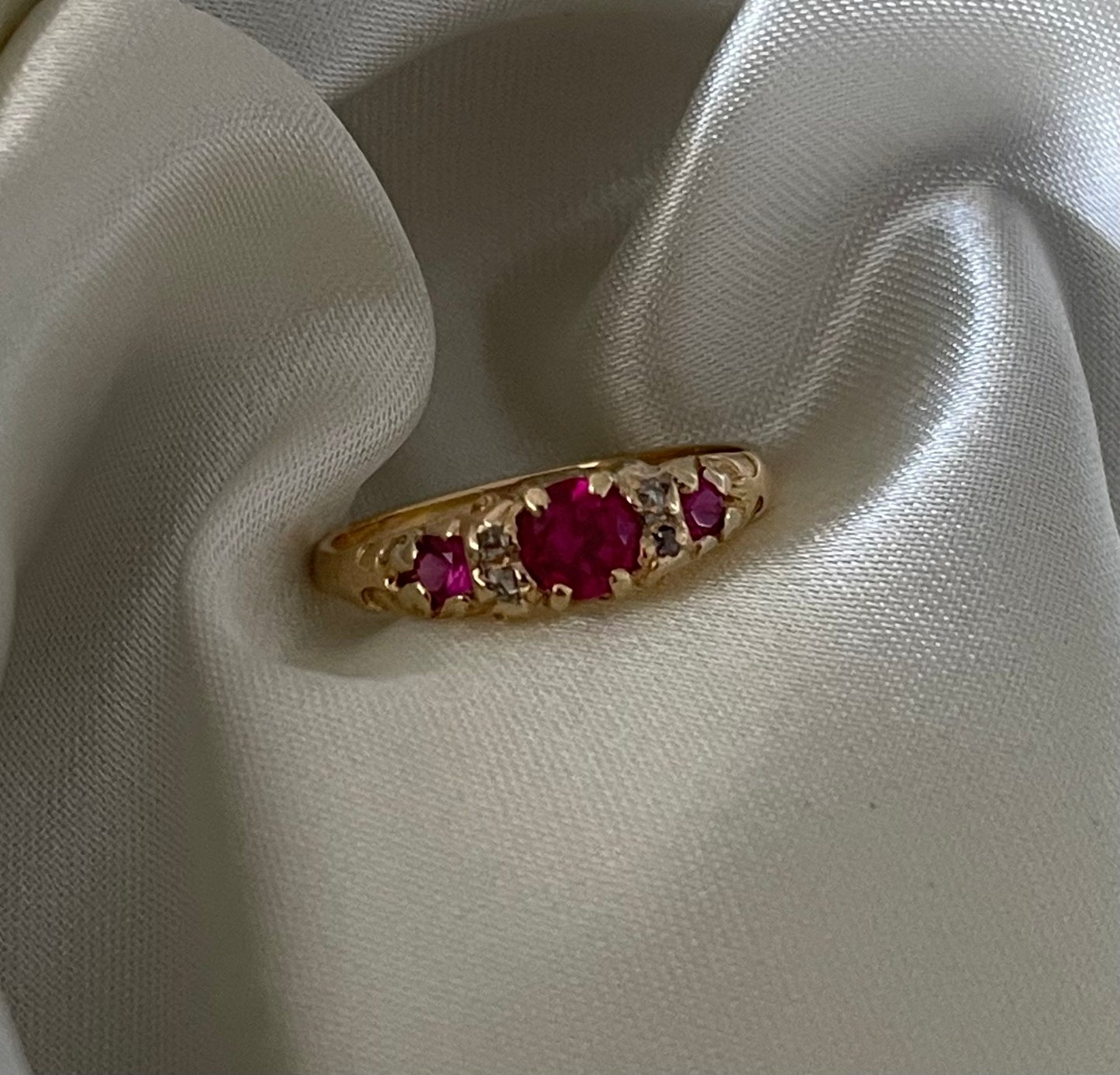 Vintage 18ct yellow gold natural pink ruby & rose cut diamond ring