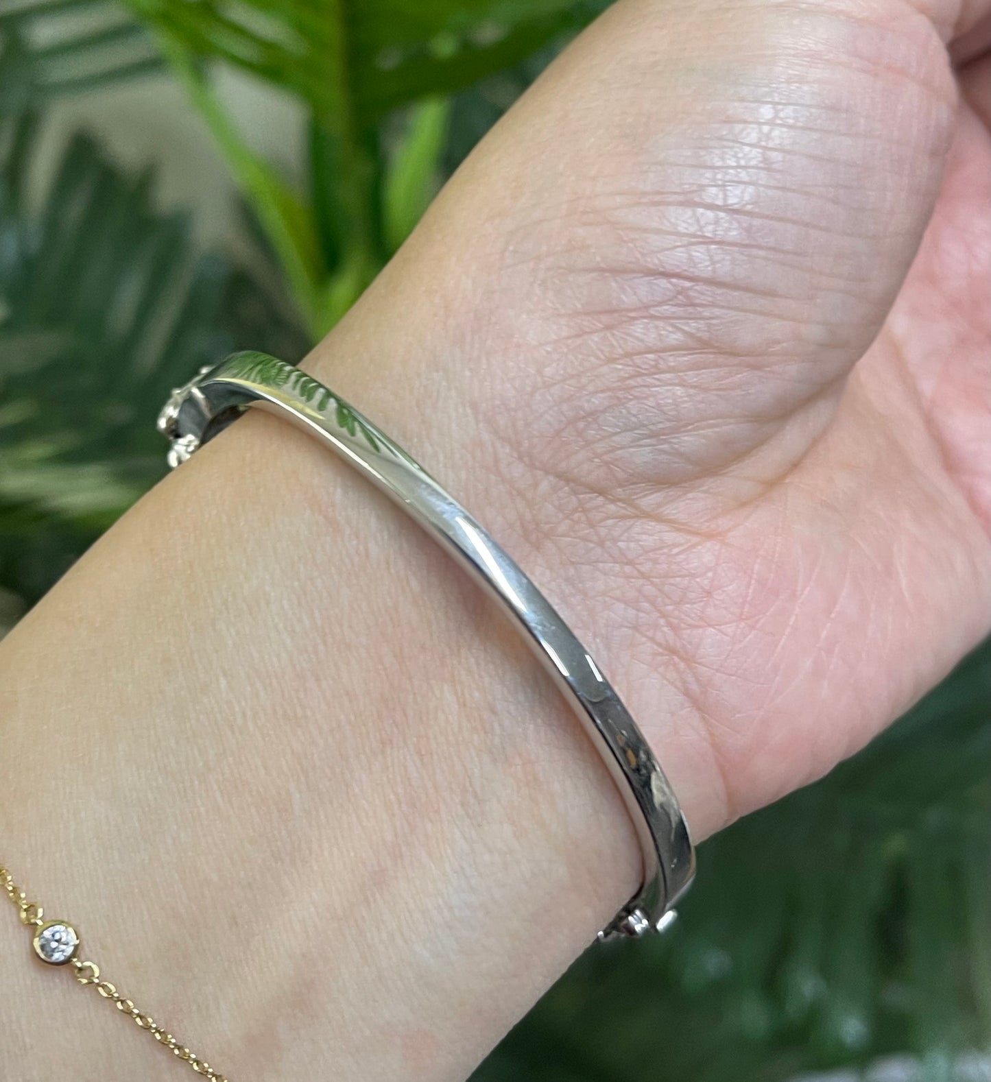 12.40ct Natural Ceylon Sapphire & 2.17ct Diamond Halo Bangle In 18ct White Gold
