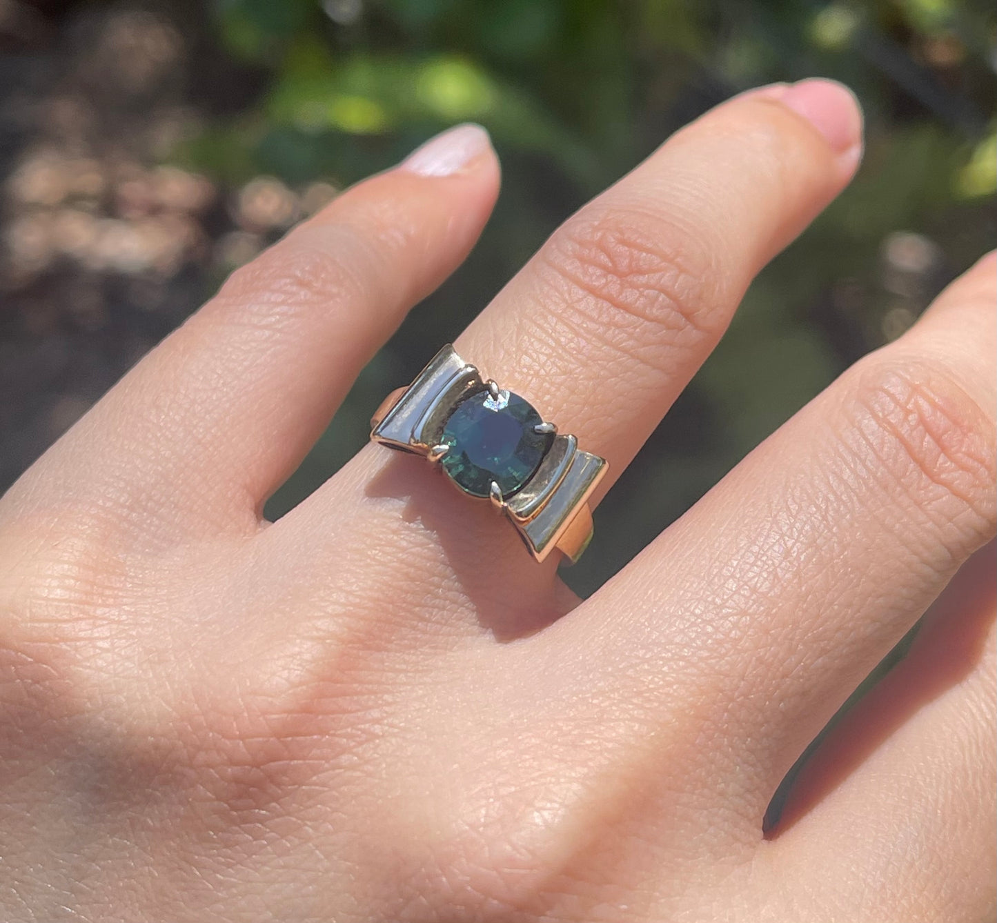 Vintage 90s 9ct yellow gold natural green sapphire bow ring