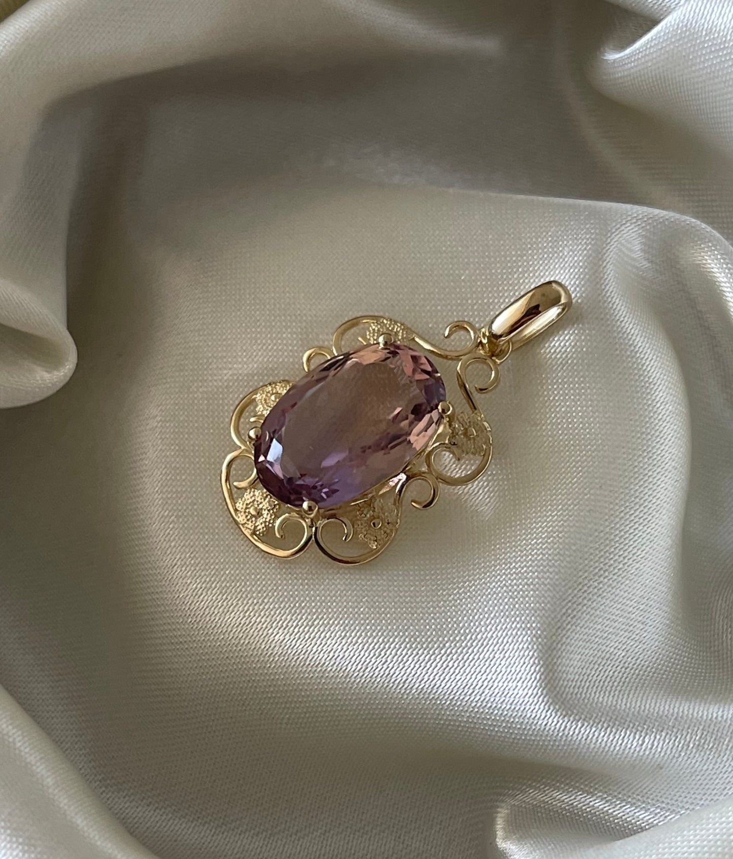 Antique style 9ct yellow gold 6.75ct natural ametrine flower pendant
