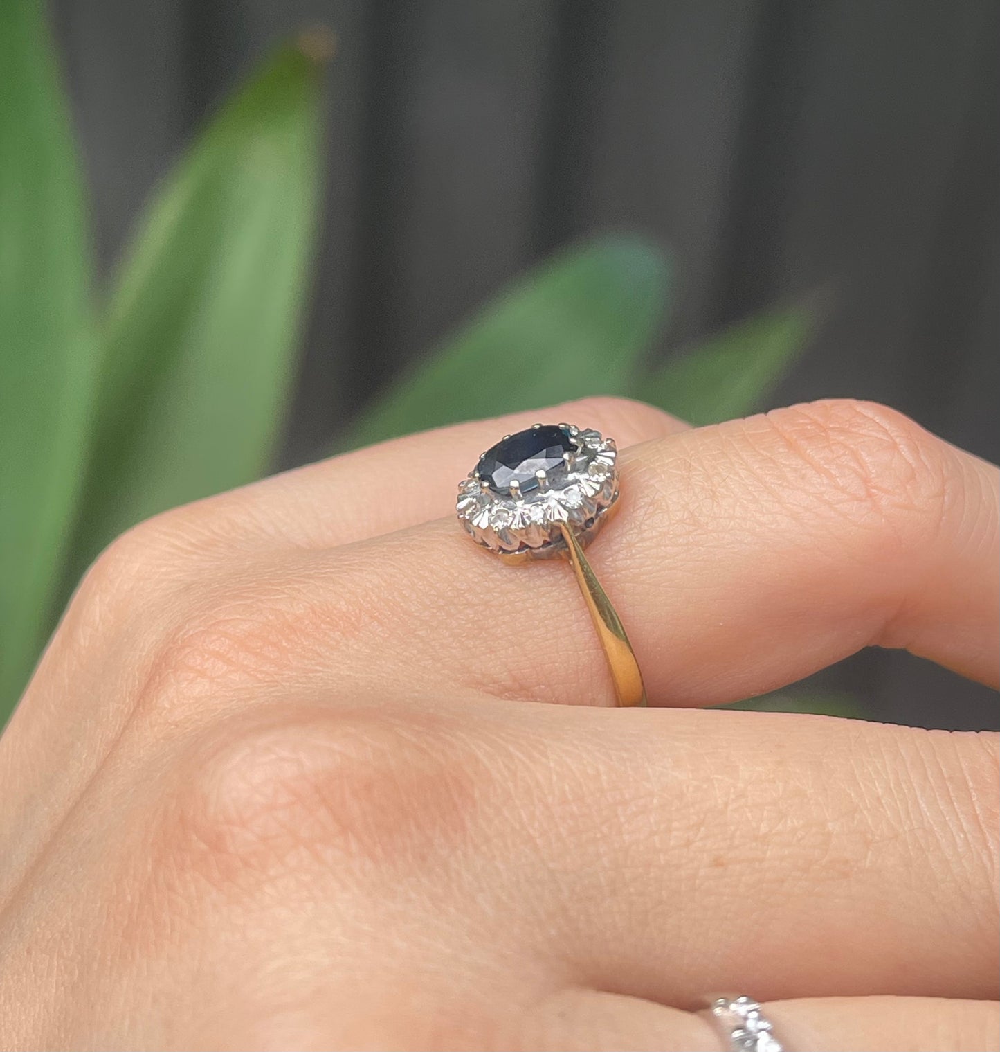 Vintage 1975 London 18CT yellow white gold natural sapphire diamond ring