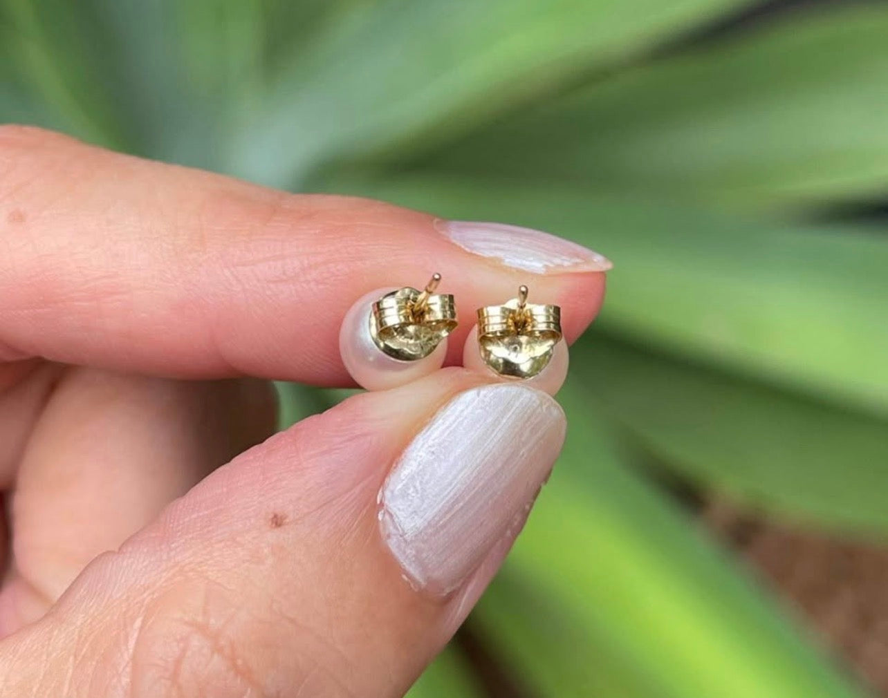 Vintage 14ct yellow gold genuine pink akoya pearl stud earrings