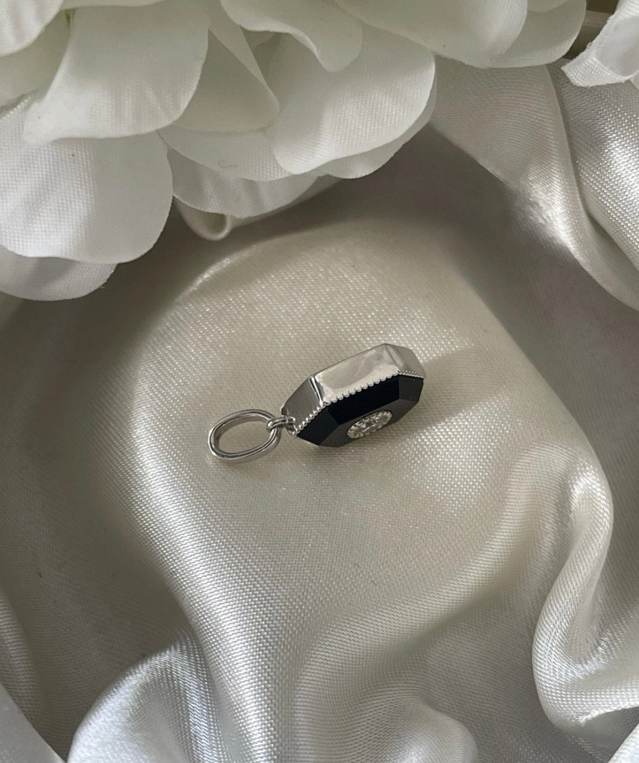 Eclipse Pendant - Onyx With Natural Diamond In 9ct White Gold