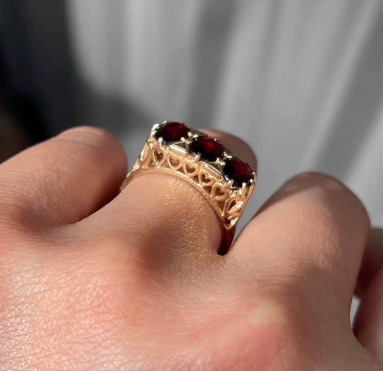 Vintage English Natural Garnet Trilogy Ring In 9ct Yellow Gold