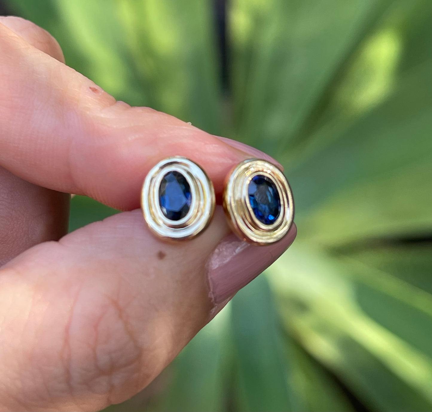 Vintage 14ct yellow gold 1ct natural sapphire bezel set stud earrings