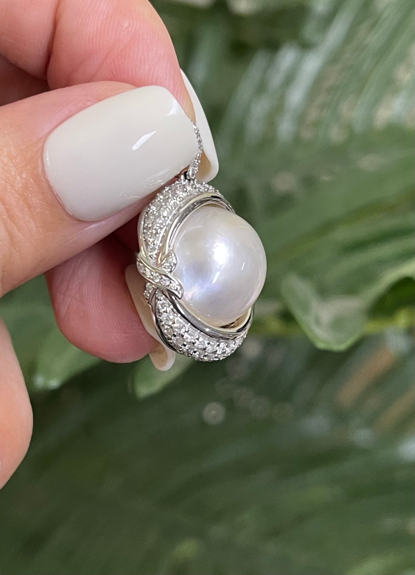 14.9mm Silvery White Mabe Pearl & 1ct Diamond Pendant In 14ct White Gold