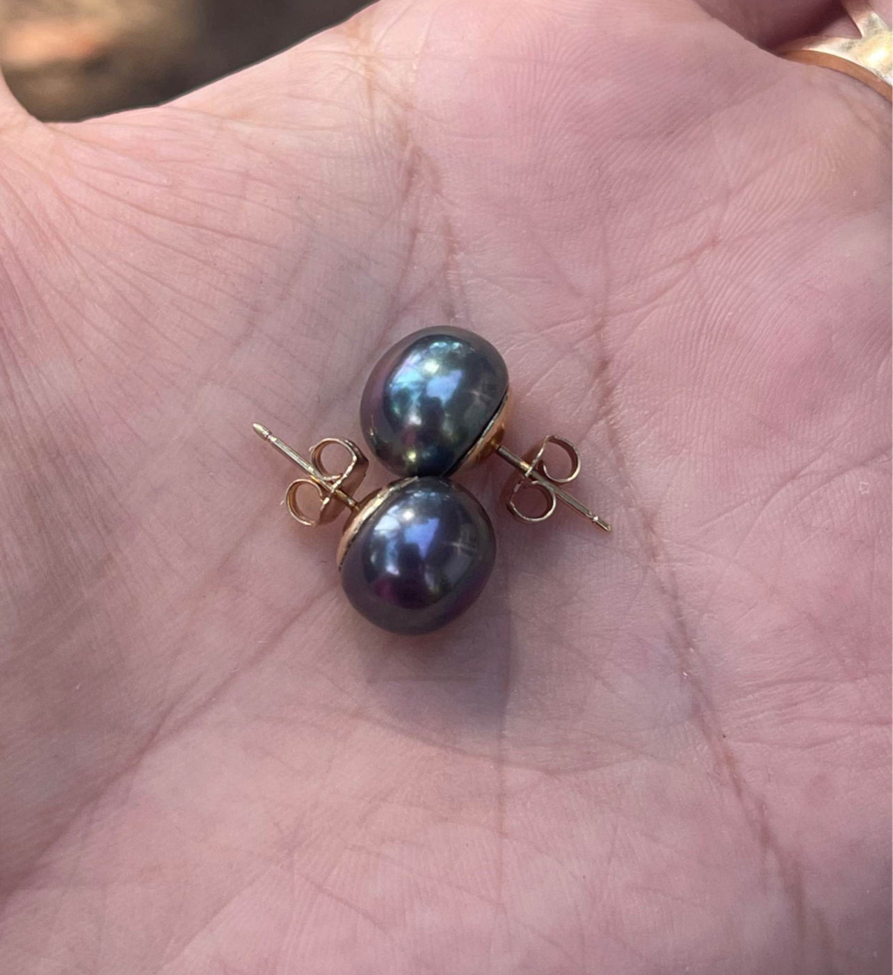 Vintage 14ct yellow gold genuine Tahitian pearl stud earrings