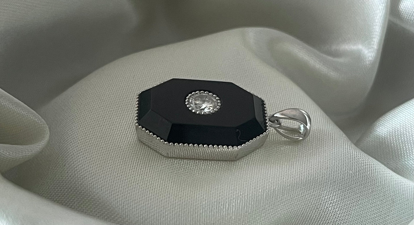 9ct white gold onyx pendant with 0.25ct natural diamond