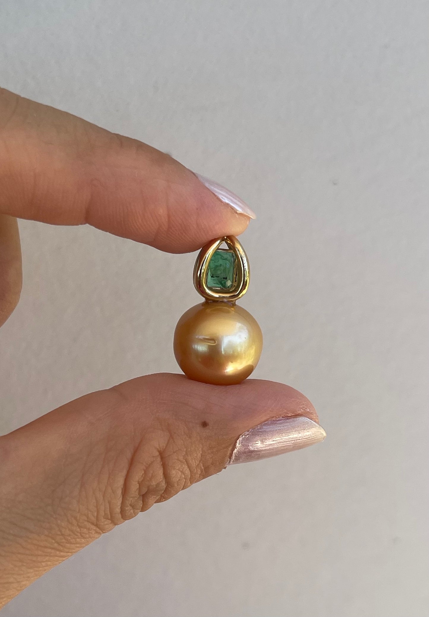 9ct yellow gold genuine golden south sea pearl pendant with natural emerald