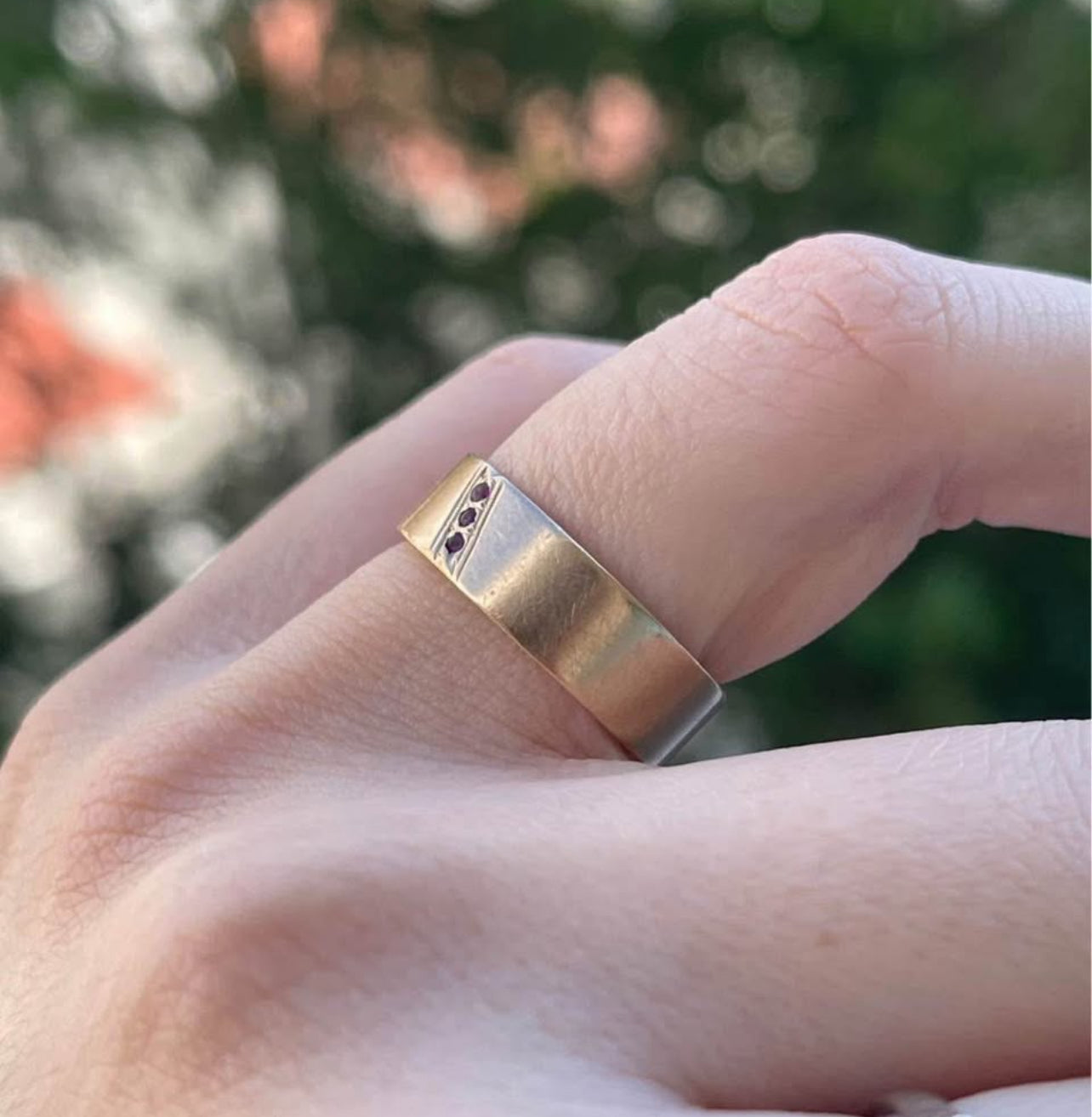 Vintage 60s 9ct yellow gold cigar band with rubies
