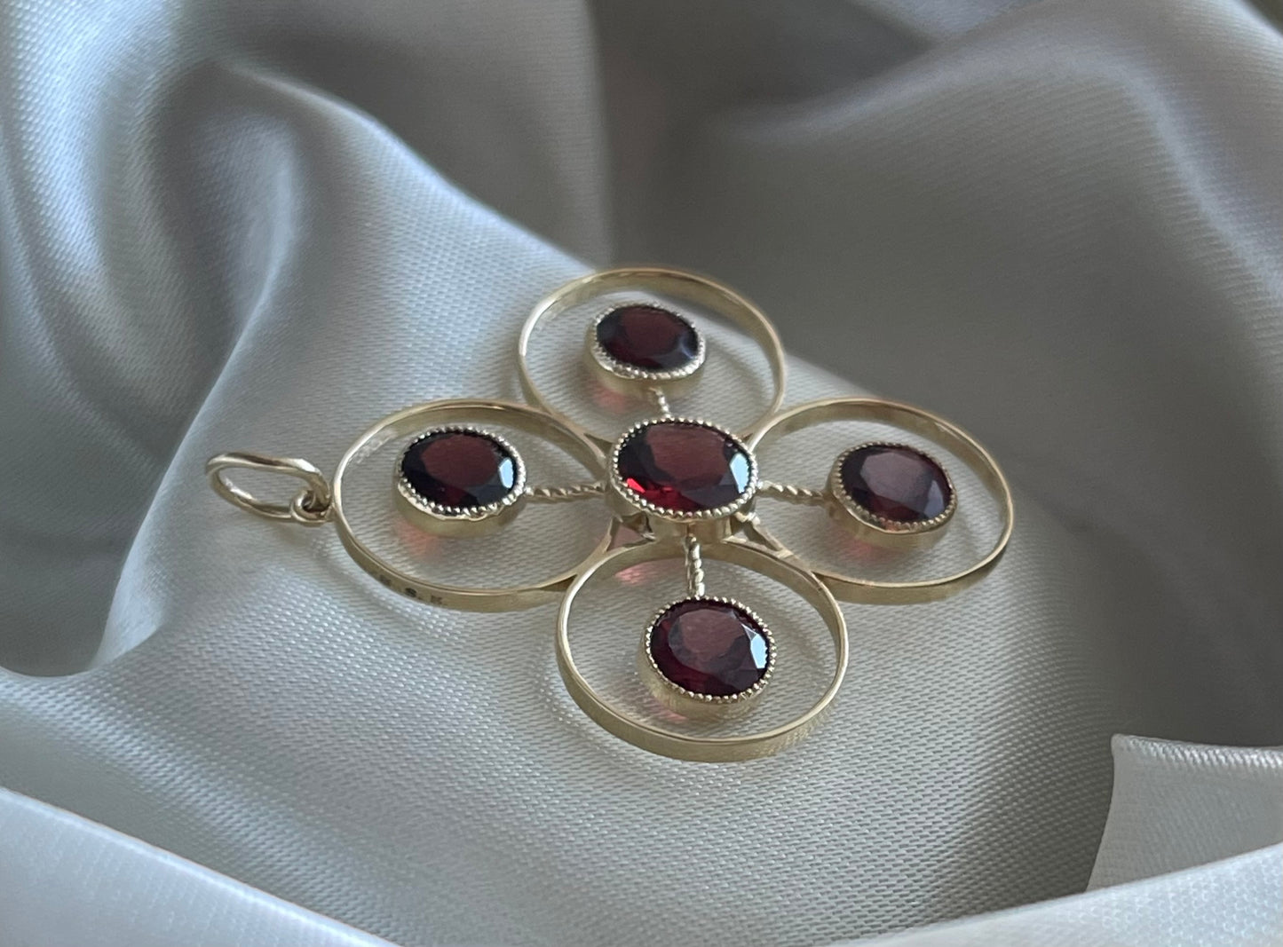 Statement 9ct yellow gold natural garnet pendant