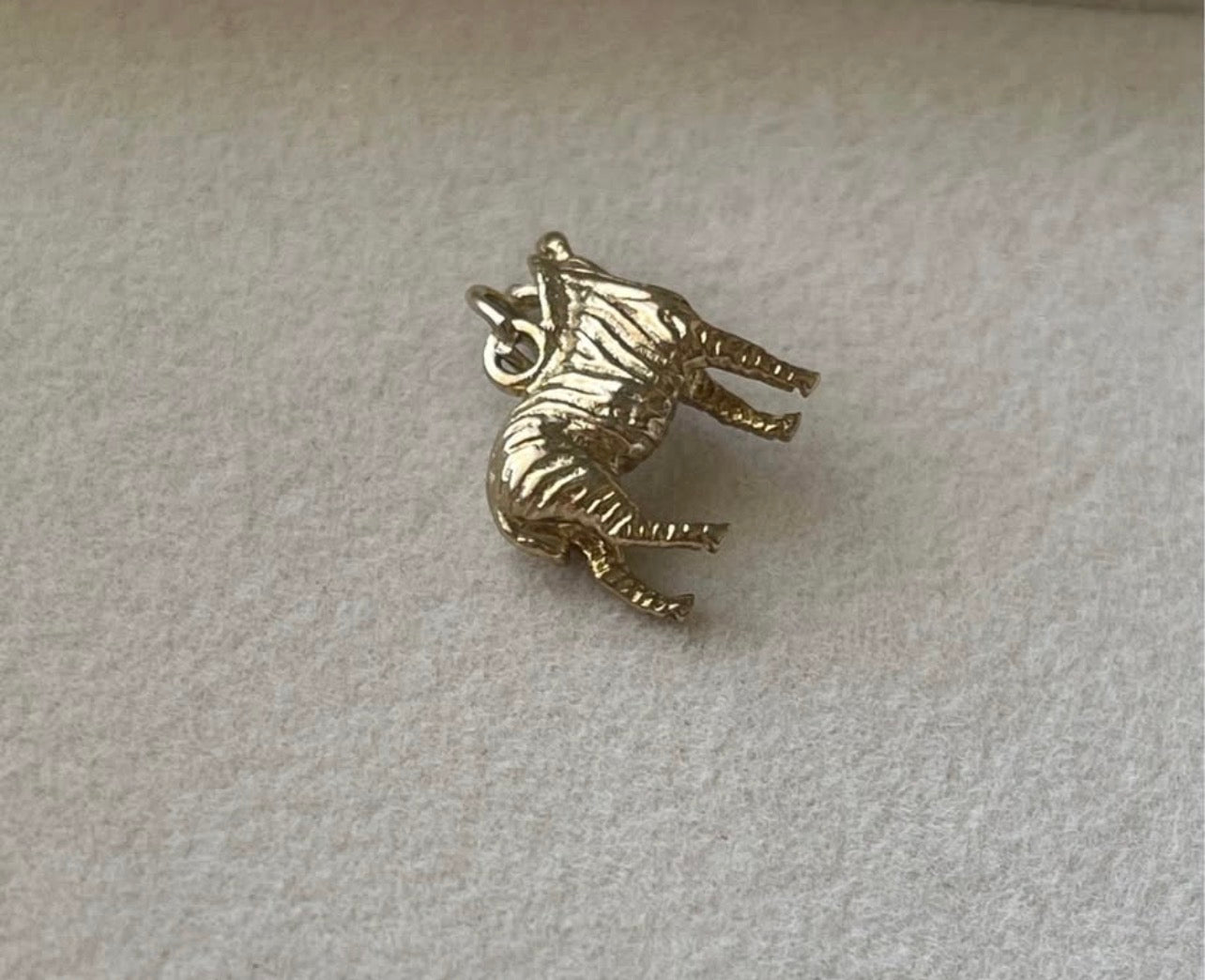 Vintage 9ct yellow gold zebra pendant charm (solid not hollow)