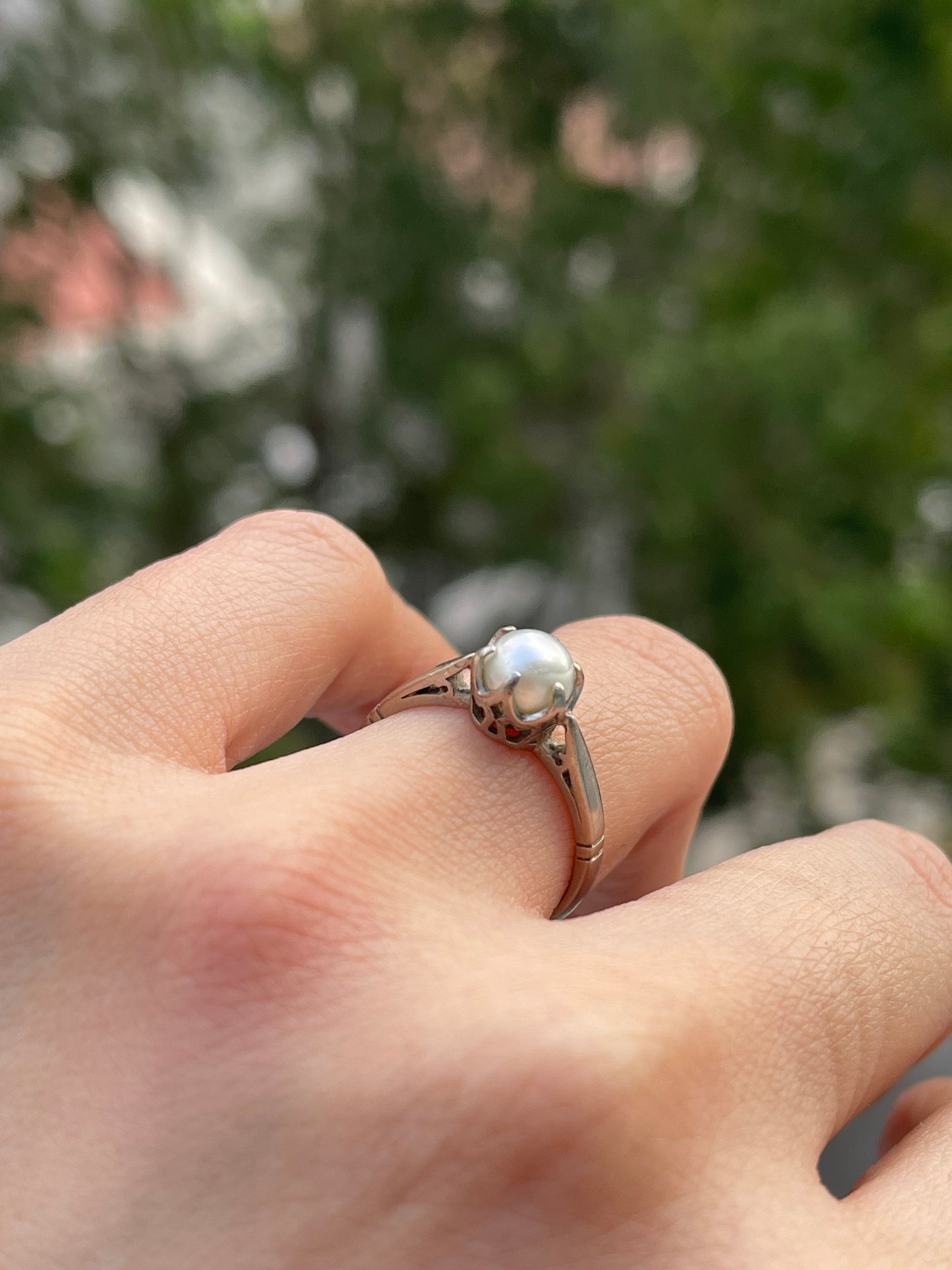Antique 1930-1940 18ct white gold 6 claw genuine pearl ring