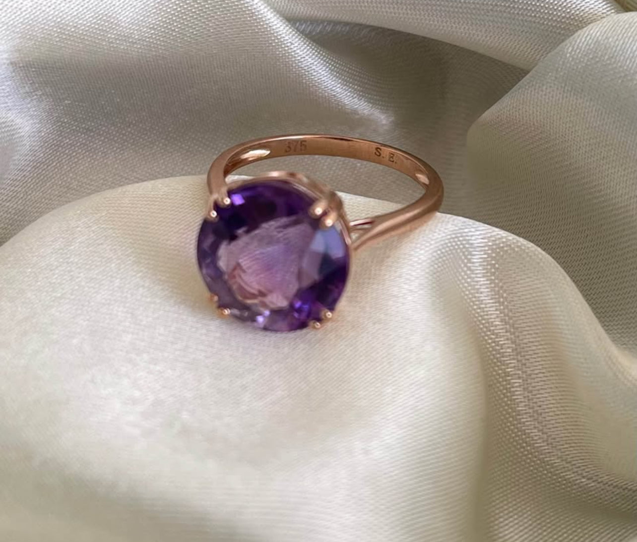 Elegant 9ct rose gold round cut 7.25ct natural amethyst ring