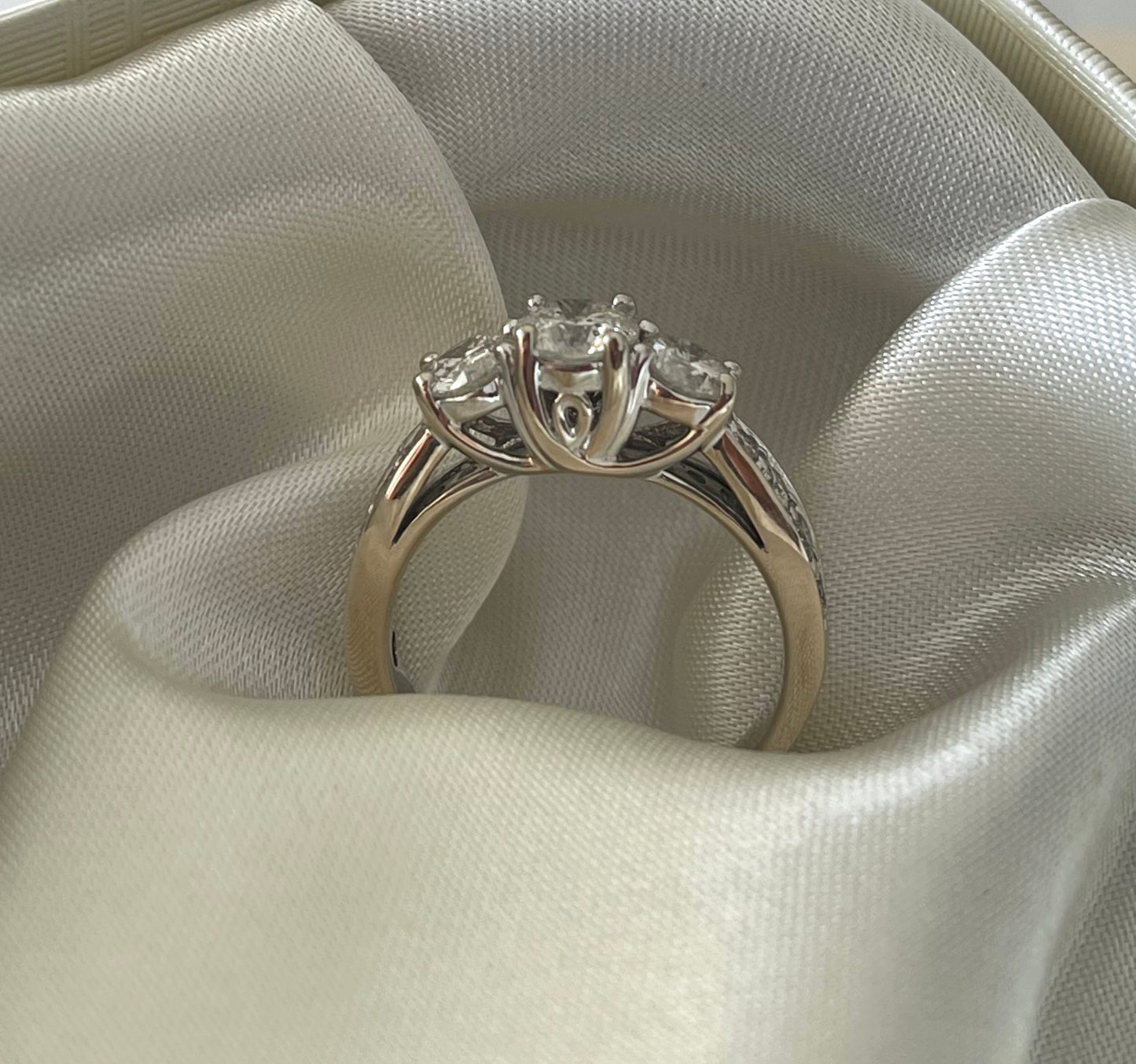 14ct white gold natural 1.71ct diamond trilogy ring