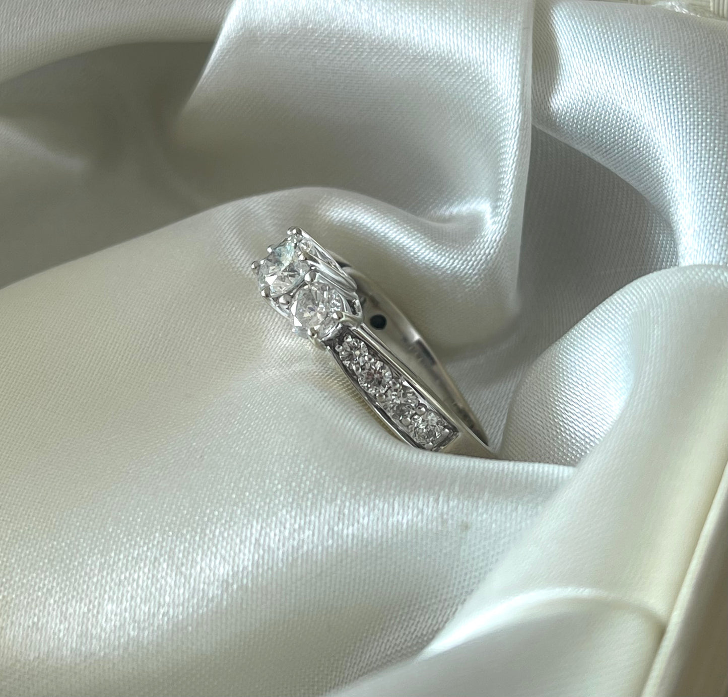 14ct white gold natural 1.71ct diamond trilogy ring