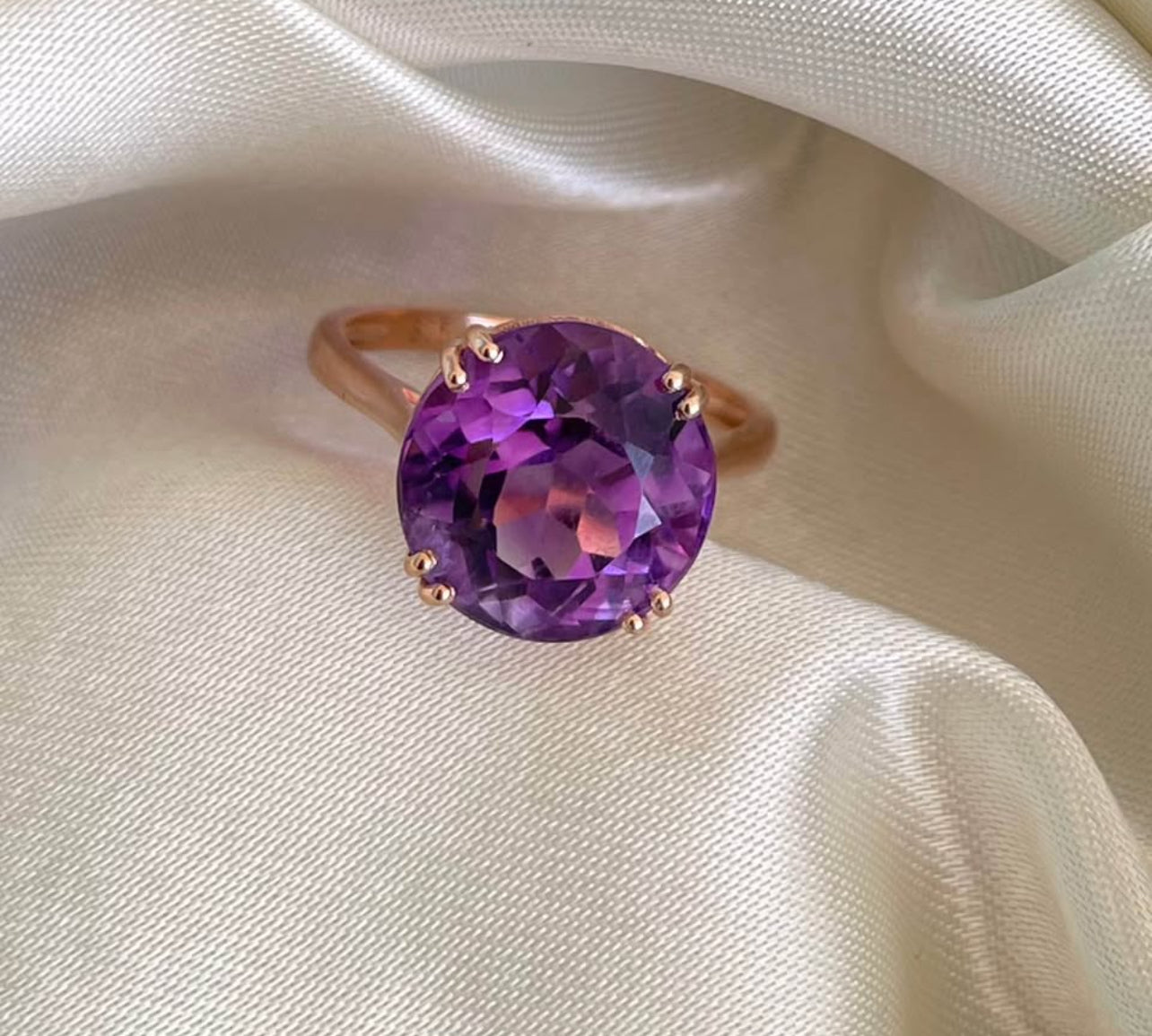 Elegant 9ct rose gold round cut 7.25ct natural amethyst ring
