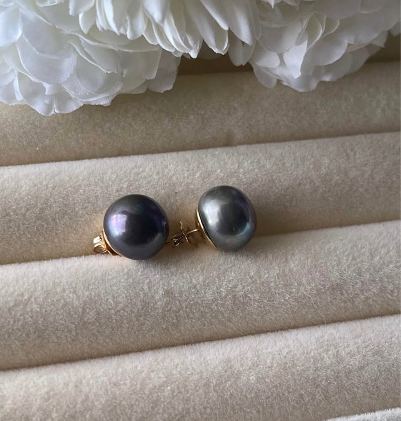 Vintage 10mm Tahitian Pearl Stud Earrings in 14ct Yellow Gold
