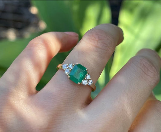 1.75ct natural emerald diamond ring In 9ct yellow gold