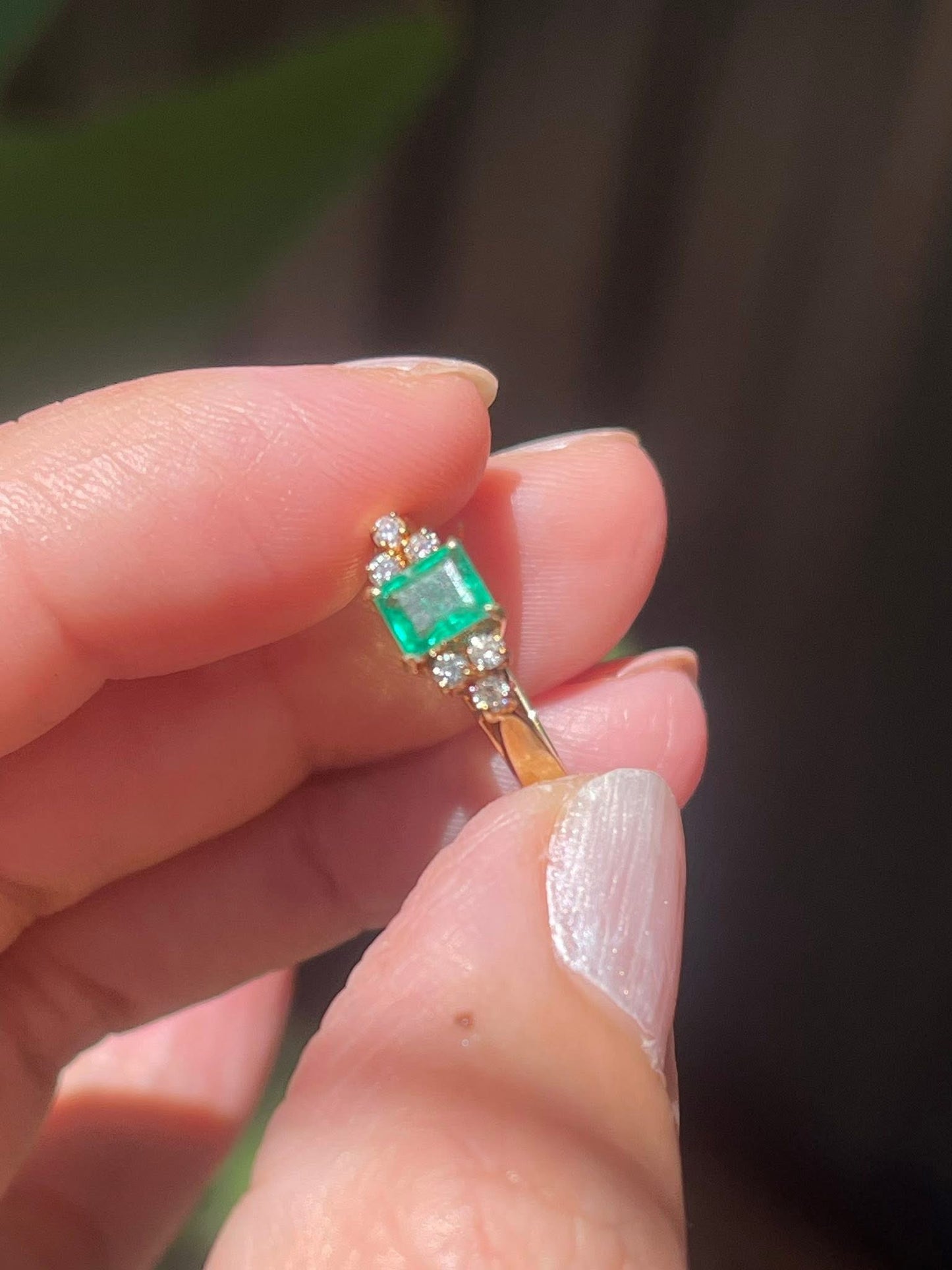 Vintage 90s 18ct yellow gold natural emerald diamond ring