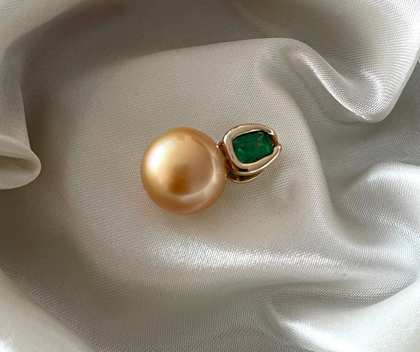 9ct yellow gold genuine golden south sea pearl pendant with natural emerald