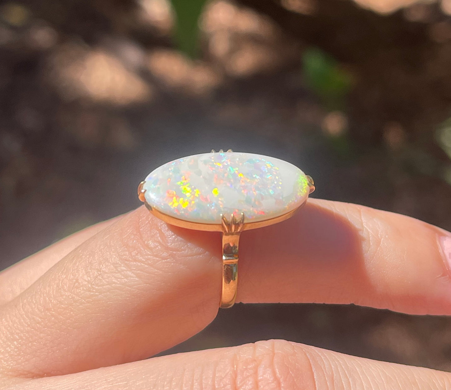 Vintage 18ct yellow gold natural solid Australian opal ring