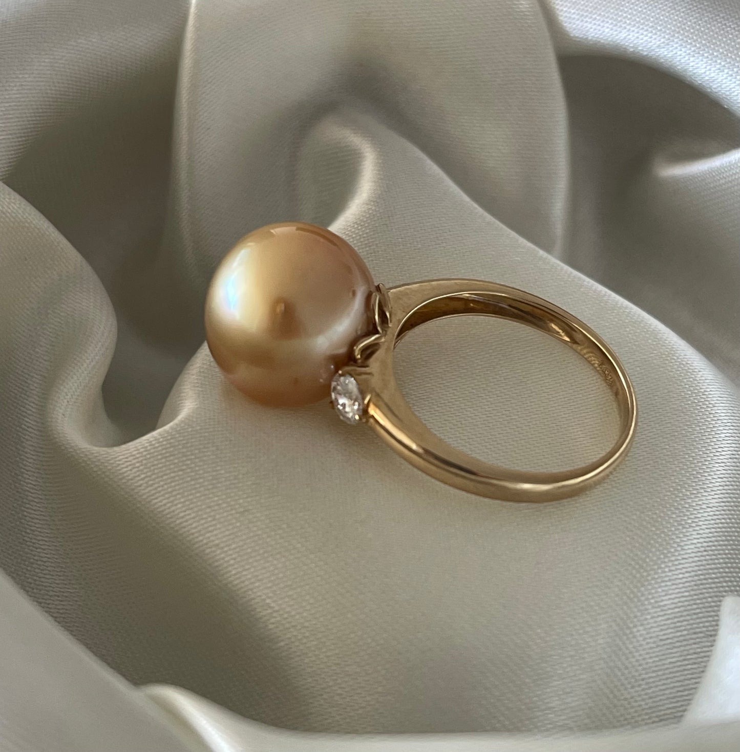 Contemporary 9ct yellow gold golden south sea pearl diamond ring