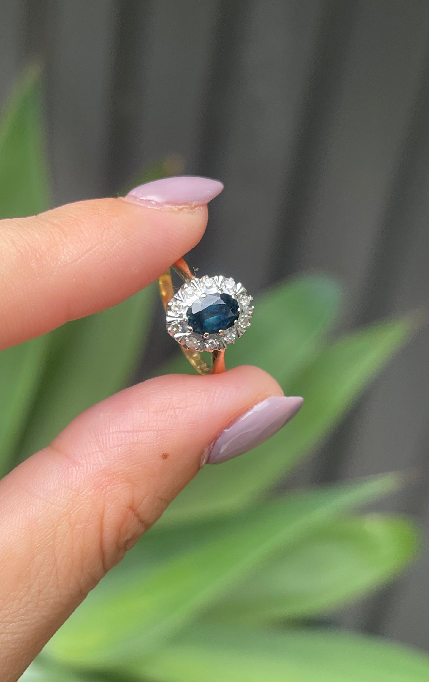 Vintage 1975 London 18CT yellow white gold natural sapphire diamond ring
